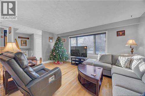 17 Autumnwood Avenue, Quispamsis, NB - Indoor Photo Showing Living Room