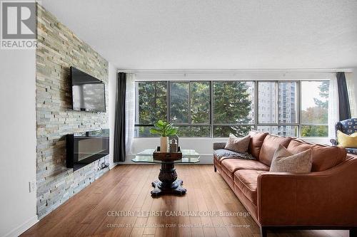 407 - 570 Proudfoot Lane, London North (North N), ON - Indoor Photo Showing Living Room With Fireplace