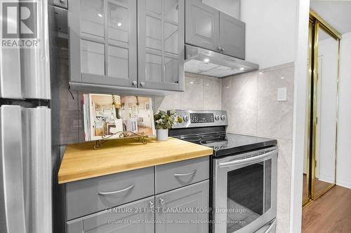 407 - 570 Proudfoot Lane, London North (North N), ON - Indoor Photo Showing Kitchen With Upgraded Kitchen