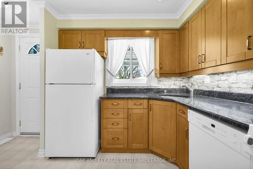 6 Court Lane, London East (East O), ON - Indoor Photo Showing Kitchen