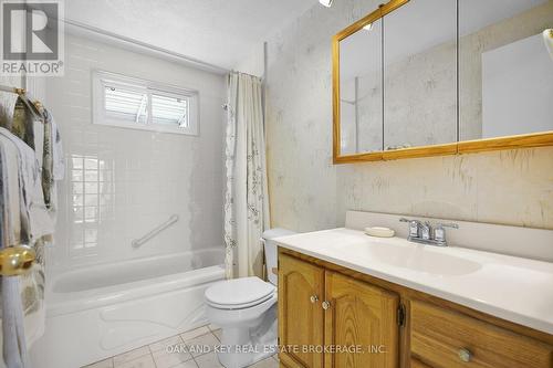 6 Court Lane, London East (East O), ON - Indoor Photo Showing Bathroom