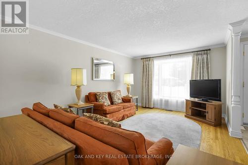 6 Court Lane, London East (East O), ON - Indoor Photo Showing Living Room