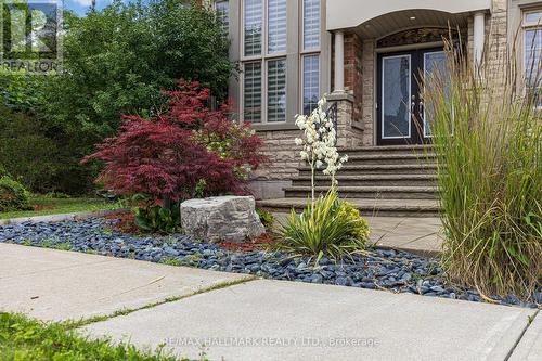 2485 Meadowridge Drive, Oakville, ON - Outdoor