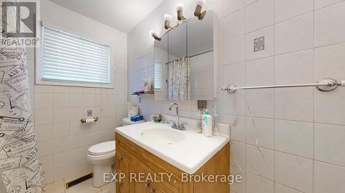 26 Ramsey Crescent, Hamilton, ON - Indoor Photo Showing Bathroom