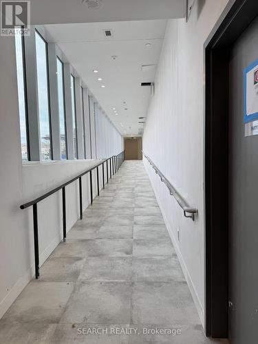 interior connection of both buildings - 809 - 705 Davis Drive, Newmarket, ON - Indoor Photo Showing Other Room