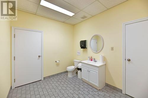 Bathroom - 203-3 - 70 East Beaver Creek Road, Richmond Hill, ON 