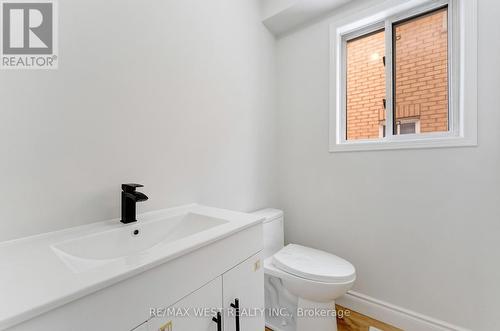 20 Felt Crescent, Barrie, ON - Indoor Photo Showing Bathroom