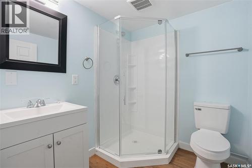 5100 Dewdney Avenue, Regina, SK - Indoor Photo Showing Bathroom