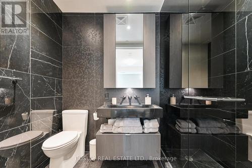 4707 - 11 Yorkville Avenue, Toronto, ON - Indoor Photo Showing Bathroom