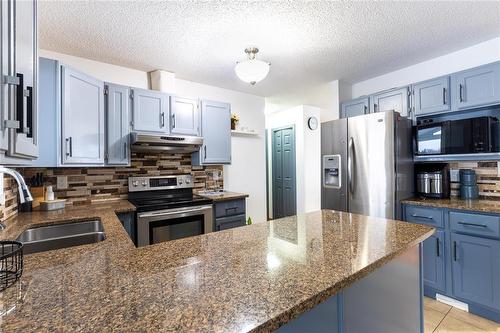 22 Haddon Road, Winnipeg, MB - Indoor Photo Showing Kitchen With Double Sink With Upgraded Kitchen