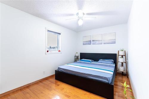22 Haddon Road, Winnipeg, MB - Indoor Photo Showing Bedroom