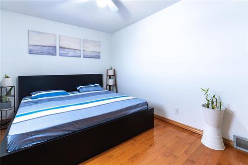 22 Haddon Road, Winnipeg, MB - Indoor Photo Showing Bedroom
