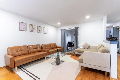 22 Haddon Road, Winnipeg, MB - Indoor Photo Showing Living Room