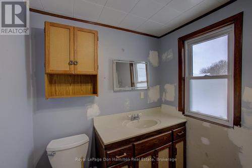 Bathroom - 34 George Street N, West Grey, ON - Indoor Photo Showing Bathroom