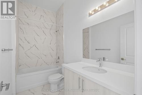 5 Turnberry Court, Bracebridge (Monck (Bracebridge)), ON - Indoor Photo Showing Bathroom