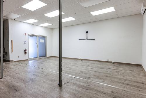 Commerce - 101-2900 Boul. Losch, Longueuil (Saint-Hubert), QC - Indoor