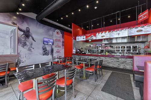 Commerce - 86 Av. De La Gare, Saint-Sauveur, QC - Indoor