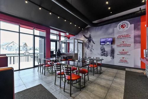 Commerce - 86 Av. De La Gare, Saint-Sauveur, QC - Indoor