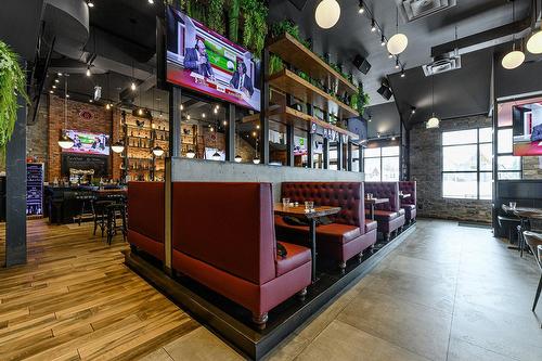 Commerce - 86 Av. De La Gare, Saint-Sauveur, QC - Indoor Photo Showing Other Room