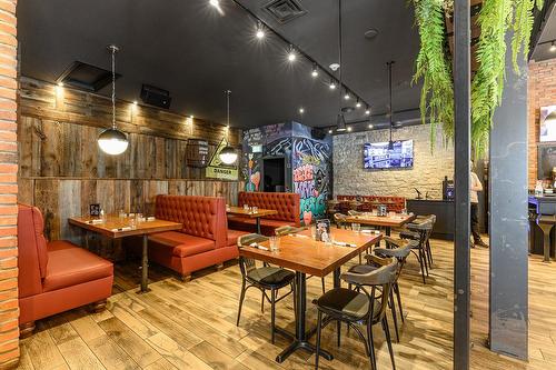 Commerce - 86 Av. De La Gare, Saint-Sauveur, QC - Indoor Photo Showing Other Room