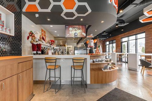 Commerce - 86 Av. De La Gare, Saint-Sauveur, QC - Indoor Photo Showing Other Room