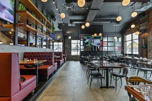 Commerce - 86 Av. De La Gare, Saint-Sauveur, QC - Indoor