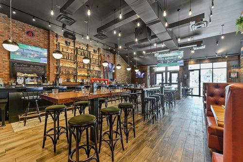 Commerce - 86 Av. De La Gare, Saint-Sauveur, QC - Indoor