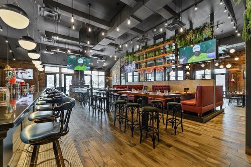 Commerce - 86 Av. De La Gare, Saint-Sauveur, QC - Indoor