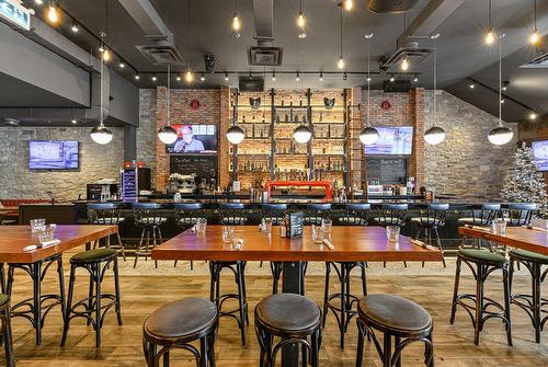 Commerce - 86 Av. De La Gare, Saint-Sauveur, QC - Indoor Photo Showing Dining Room