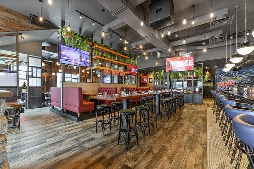 Commerce - 86 Av. De La Gare, Saint-Sauveur, QC - Indoor Photo Showing Other Room