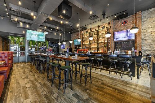 Commerce - 86 Av. De La Gare, Saint-Sauveur, QC - Indoor