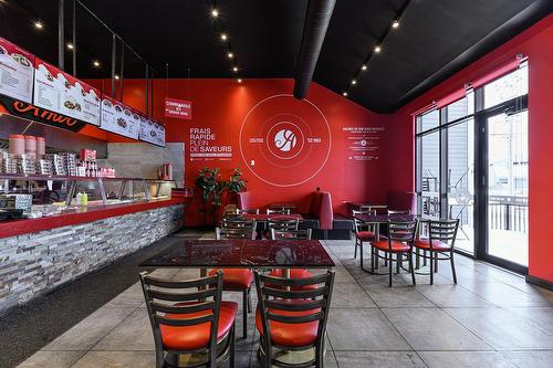 Commerce - 86 Av. De La Gare, Saint-Sauveur, QC - Indoor