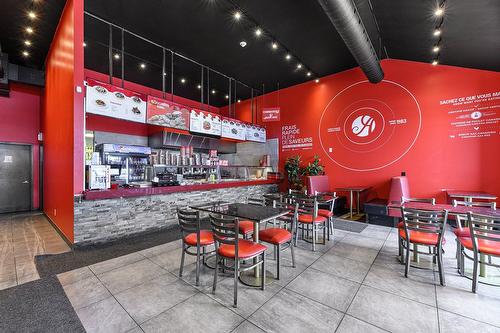 Commerce - 86 Av. De La Gare, Saint-Sauveur, QC - Indoor Photo Showing Other Room