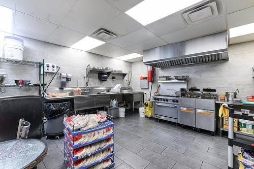 Commerce - 86 Av. De La Gare, Saint-Sauveur, QC - Indoor