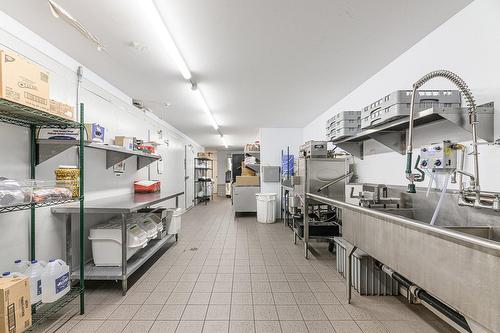 Commerce - 86 Av. De La Gare, Saint-Sauveur, QC - Indoor