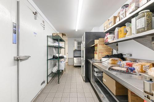 Commerce - 86 Av. De La Gare, Saint-Sauveur, QC - Indoor