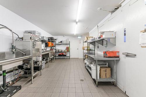 Commerce - 86 Av. De La Gare, Saint-Sauveur, QC - Indoor