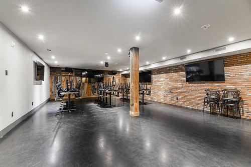 Commerce - 86 Av. De La Gare, Saint-Sauveur, QC - Indoor Photo Showing Other Room