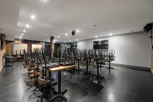 Commerce - 86 Av. De La Gare, Saint-Sauveur, QC - Indoor