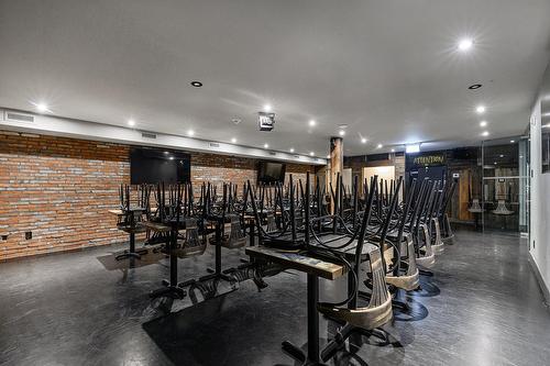 Commerce - 86 Av. De La Gare, Saint-Sauveur, QC - Indoor Photo Showing Other Room