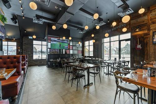 Commerce - 86 Av. De La Gare, Saint-Sauveur, QC - Indoor Photo Showing Dining Room