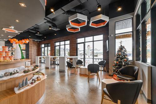 Commerce - 86 Av. De La Gare, Saint-Sauveur, QC - Indoor