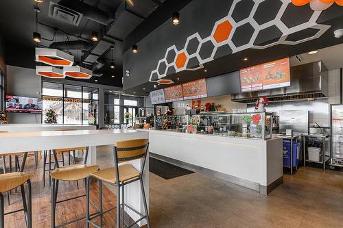 Commerce - 86 Av. De La Gare, Saint-Sauveur, QC - Indoor Photo Showing Other Room