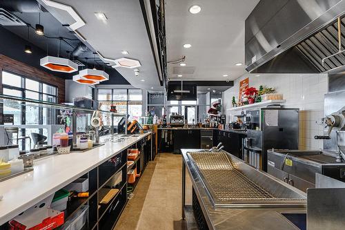 Commerce - 86 Av. De La Gare, Saint-Sauveur, QC - Indoor Photo Showing Other Room