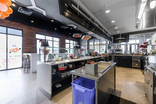 Commerce - 86 Av. De La Gare, Saint-Sauveur, QC - Indoor Photo Showing Other Room