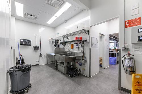 Commerce - 86 Av. De La Gare, Saint-Sauveur, QC - Indoor