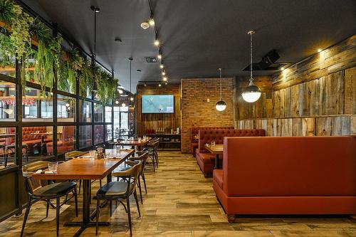 Commerce - 86 Av. De La Gare, Saint-Sauveur, QC - Indoor