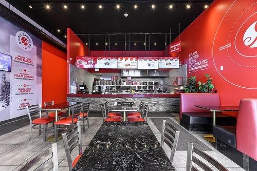 Commerce - 86 Av. De La Gare, Saint-Sauveur, QC - Indoor