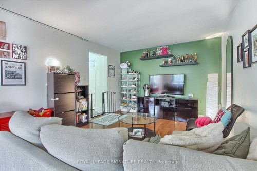 12-136 Scanlon Avenue, Bradford West Gwillimbury, ON - Indoor Photo Showing Living Room