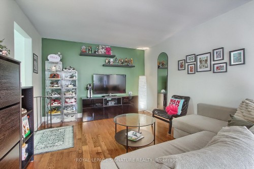 12-136 Scanlon Avenue, Bradford West Gwillimbury, ON - Indoor Photo Showing Living Room